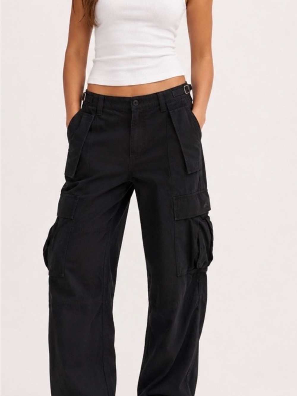 Women’s TNA wide leg cargo pants
